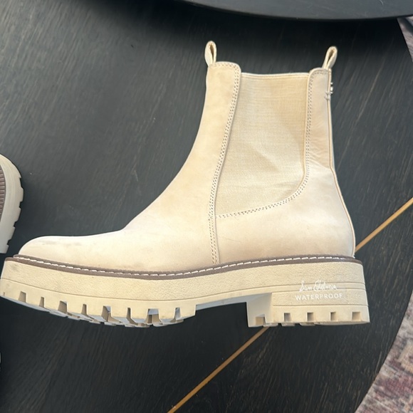 Sam Edelman Laguna Chelsea Boot - Picture 5 of 6